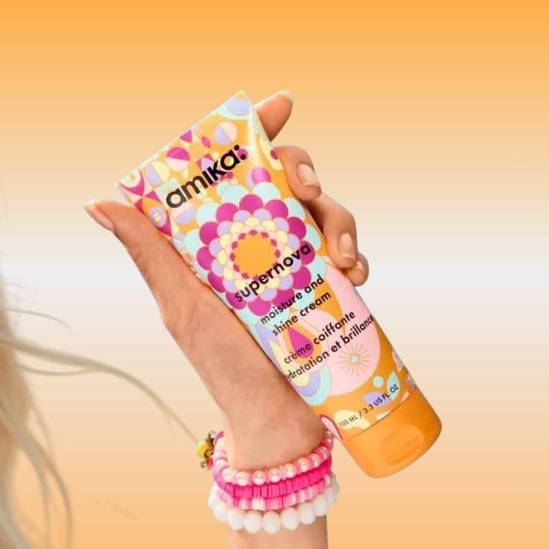 El Amika Supernova Shine + Repair Serum es un sérum ligero diseñado para aportar brillo intenso, suavizar la fibra capilar y ayudar a reparar el cabello dañado, sin dejar sensación grasosa o pesada. Su fórmula ayuda a sellar la cutícula, controlar el frizz y mejorar la apariencia general del cabello desde la primera aplicación.