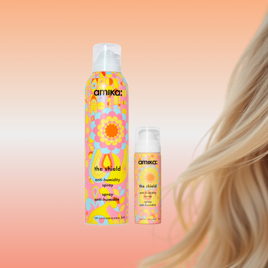 Amika The Shield Anti-Humidity Spray – Protección Contra Humedad y Frizz Todo el Día

¿Tu cabello se esponja, pierde el estilo o se llena de frizz apenas sales al calor o la humedad?
Este spray puede convertirse en tu mejor defensa.

El Amika The Shield Anti-Humidity Spray es un spray protector diseñado para bloquear la humedad, controlar el frizz y proteger el peinado por más tiempo, dejando el cabello suave, ligero y con movimiento natural. Su fórmula crea una barrera invisible que ayuda a mantener el cab