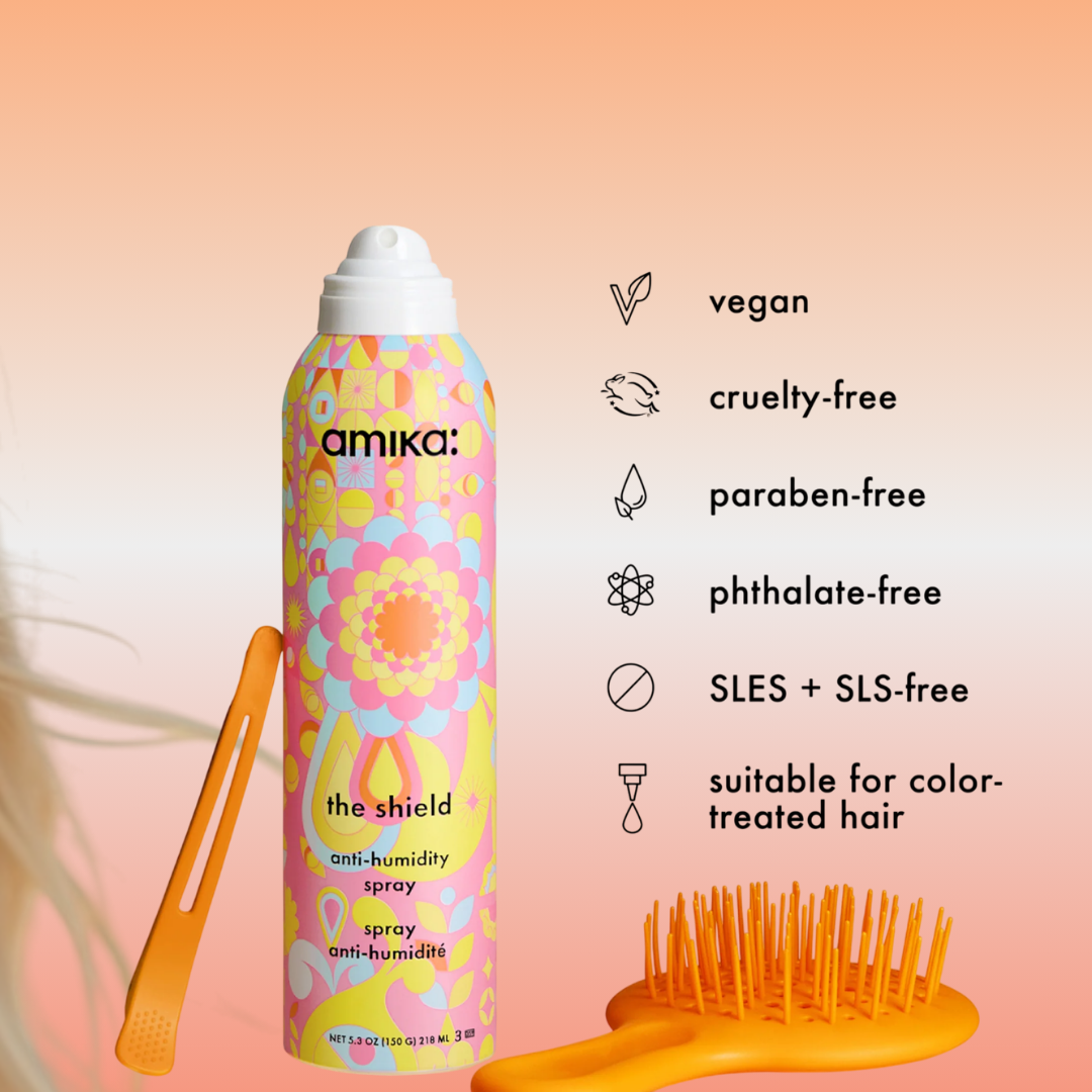 Amika The Shield Anti-Humidity Spray – Protección Contra Humedad y Frizz Todo el Día

¿Tu cabello se esponja, pierde el estilo o se llena de frizz apenas sales al calor o la humedad?
Este spray puede convertirse en tu mejor defensa.

El Amika The Shield Anti-Humidity Spray es un spray protector diseñado para bloquear la humedad, controlar el frizz y proteger el peinado por más tiempo, dejando el cabello suave, ligero y con movimiento natural. Su fórmula crea una barrera invisible que ayuda a mantener el cab