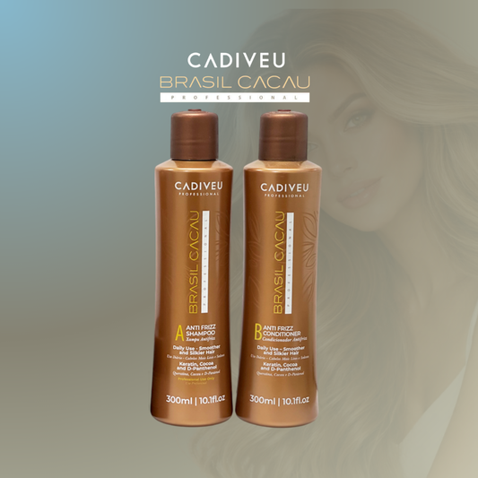 El Cadiveu Brasil Cacau Anti-Frizz Duo incluye el Anti-Frizz Shampoo y el Anti-Frizz Conditioner, una combinación profesional formulada para limpiar delicadamente, nutrir la fibra capilar y controlar el frizz sin apelmazar el cabello. Es la rutina ideal para mantener el cabello disciplinado, sedoso y con un brillo espectacular.