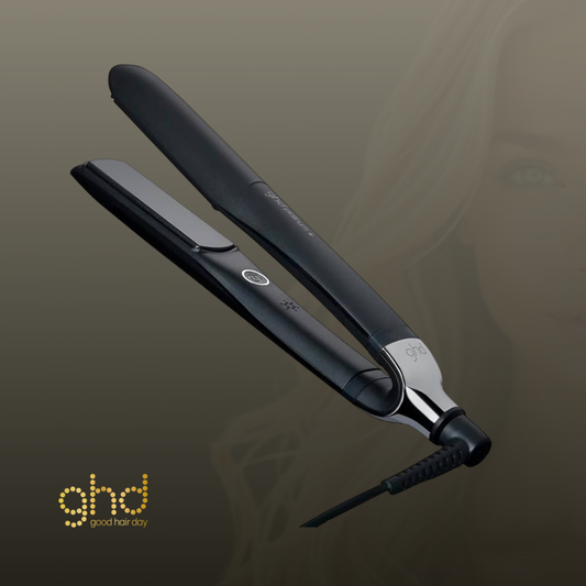 Quieres un cabello liso, con ondas o rizos impecables sin exponerlo a un calor excesivo?
La diferencia entre un peinado bonito y uno espectacular está en la herramienta que utilizas.

La GHD Platinum+ Plus Professional Styler es la plancha más avanzada de GHD, diseñada con tecnología predictiva inteligente que adapta la temperatura según las necesidades de tu cabello y la velocidad con la que peinas cada sección.