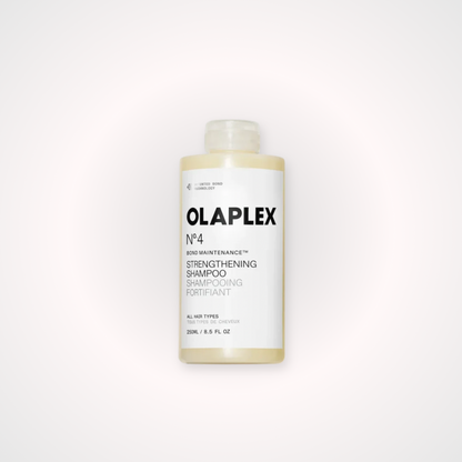 OLAPLEX Nº4 BOND MAINTENANCE SHAMPOO, shampoo reparador que limpia, fortalece y ayuda a mantener el cabello dañado, teñido o tratado químicamente. para el cuidado, reparación y fortalecimiento del cabello dañado, quebradizo y tratado químicamente, diseñados para mejorar la salud, suavidad, brillo y resistencia de la fibra capilar.