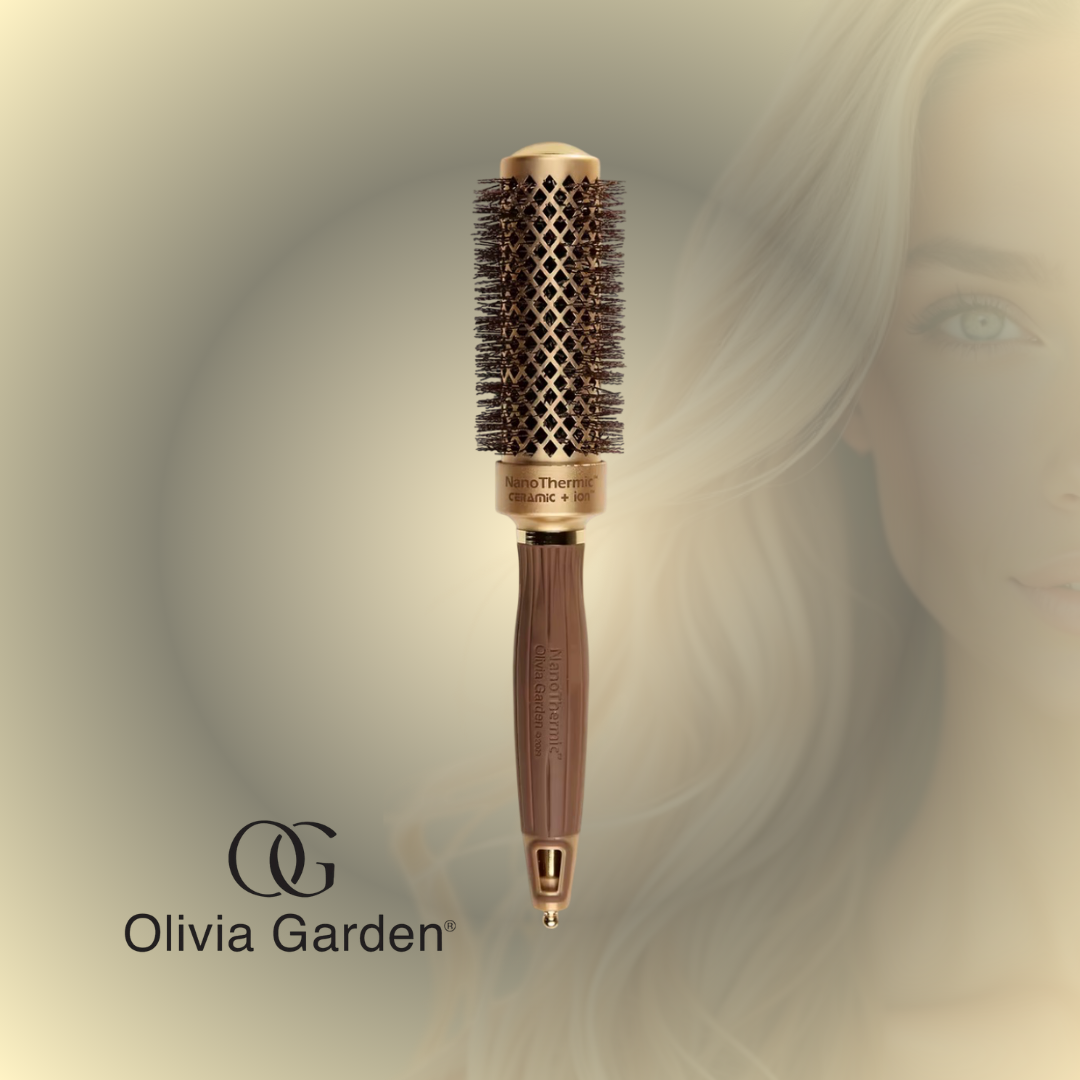 El Olivia Garden NanoThermic Thermal Brush es un cepillo térmico profesional diseñado para acelerar el secado, mejorar el control durante el estilizado y proporcionar un acabado más suave y brillante. Su barril de aluminio con tecnología NanoThermic distribuye el calor de manera uniforme, ayudando a crear blowouts más rápidos, con mayor volumen y un acabado libre de frizz.