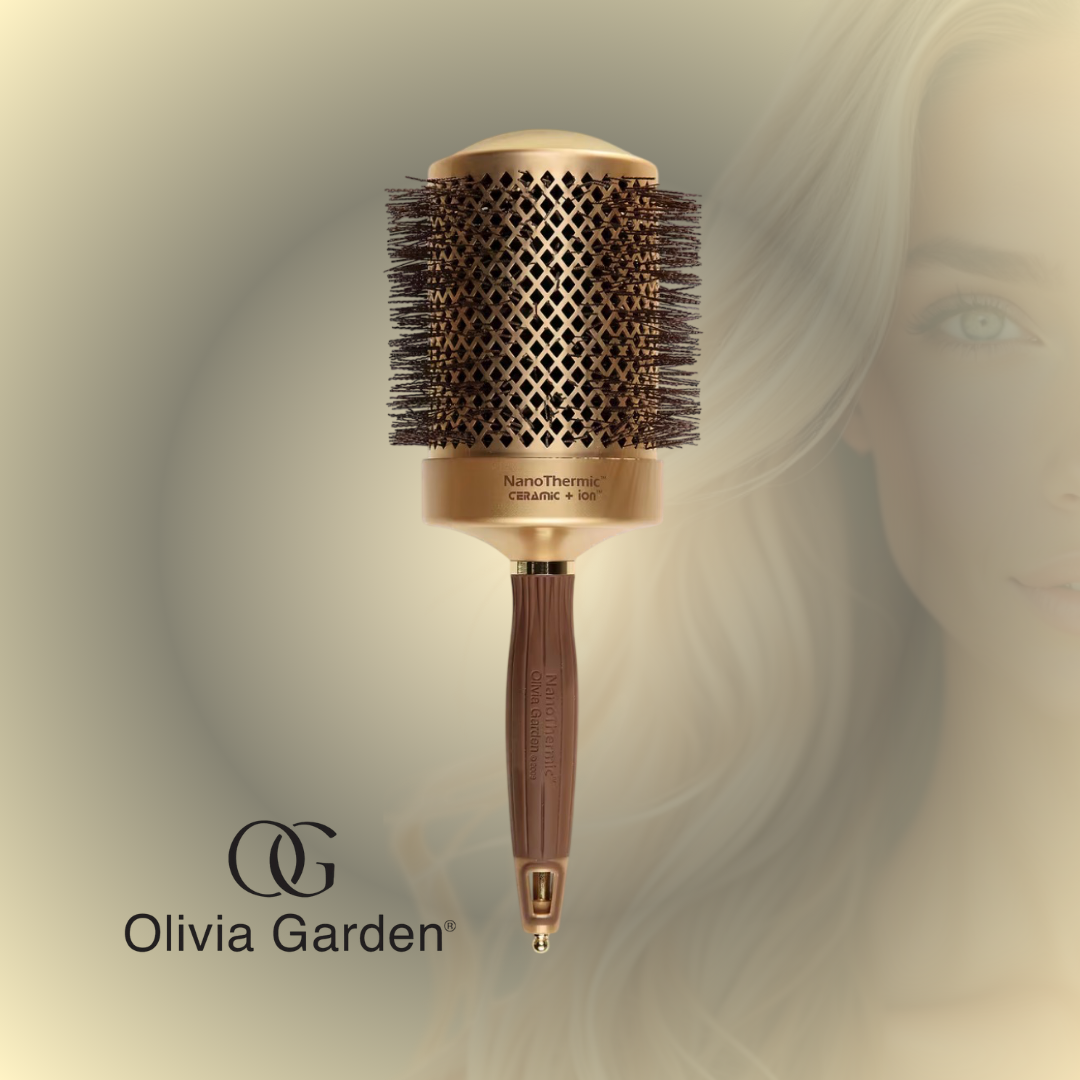 Olivia Garden NanoThermic Thermal Brush es un cepillo térmico profesional diseñado para acelerar el secado, mejorar el control durante el estilizado y proporcionar un acabado más suave y brillante. Su barril de aluminio con tecnología NanoThermic distribuye el calor de manera uniforme, ayudando a crear blowouts más rápidos, con mayor volumen y un acabado libre de frizz.