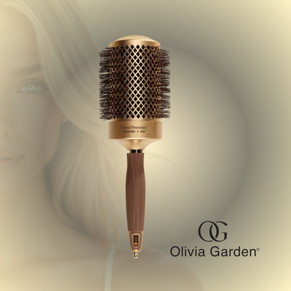 Olivia Garden NanoThermic Thermal Brush es un cepillo térmico profesional diseñado para acelerar el secado, mejorar el control durante el estilizado y proporcionar un acabado más suave y brillante. Su barril de aluminio con tecnología NanoThermic distribuye el calor de manera uniforme, ayudando a crear blowouts más rápidos, con mayor volumen y un acabado libre de frizz.