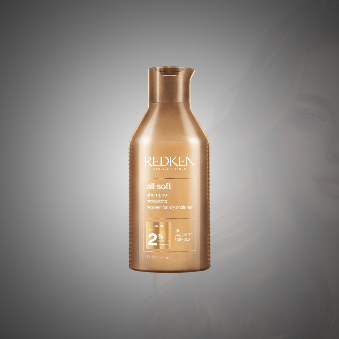Redken All Soft Shampoo con aceite de argán para hidratar el cabello seco, controlar el frizz y aportar suavidad y brillo profesional.