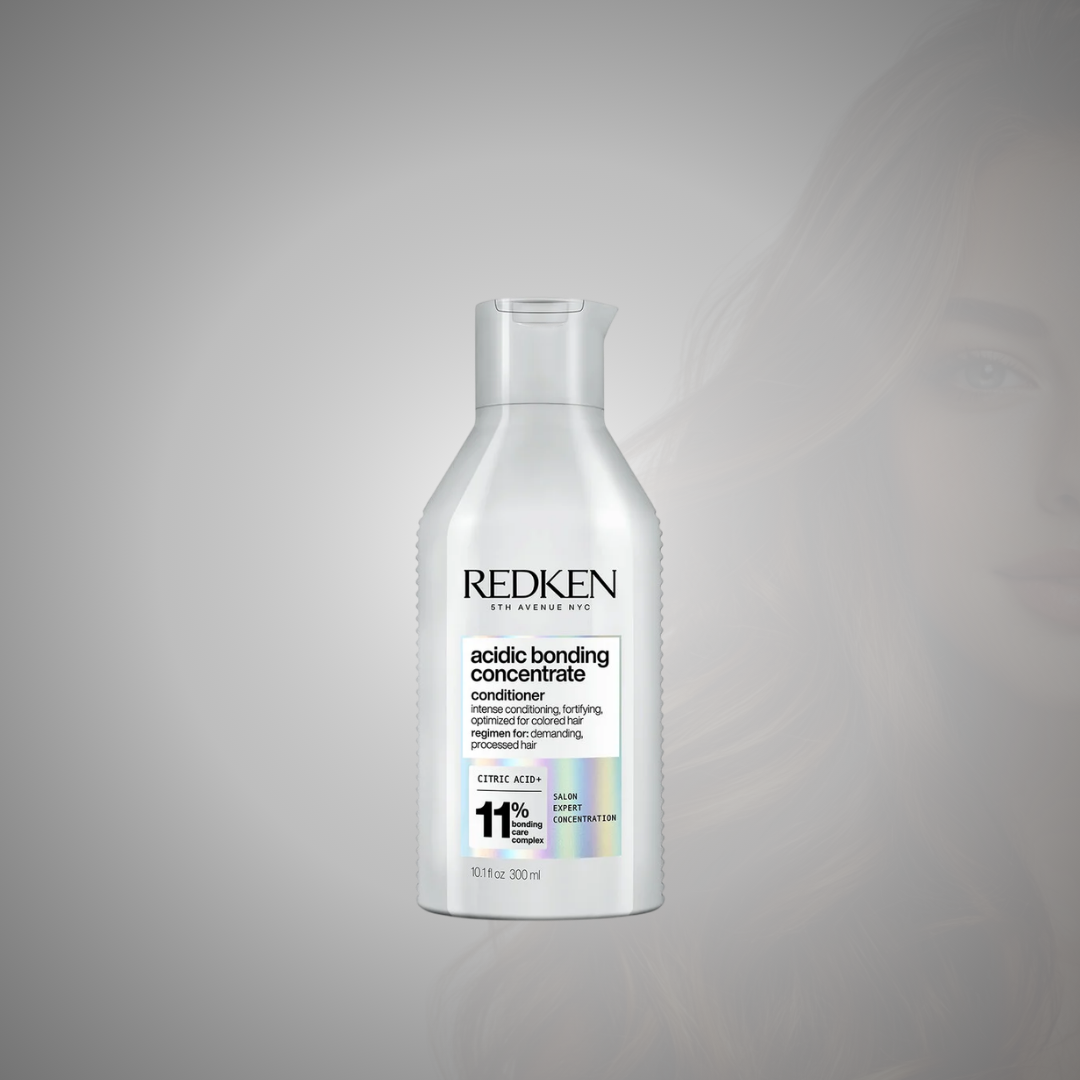 Redken Acidic Bonding Concentrate Conditioner, acondicionador profesional con tecnología Acidic Bonding Concentrate Complex para fortalecer los enlaces del cabello dañado, reparar la fibra capilar y aportar hidratación, suavidad y brillo.
