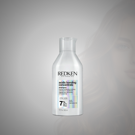Redken Acidic Bonding Concentrate Shampoo, shampoo profesional con tecnología Acidic Bonding Concentrate Complex para fortalecer los enlaces del cabello dañado, reducir el quiebre y reparar la fibra capilar.
