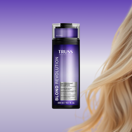 Ayuda a combatir la oxidación, prevenir el amarillamiento y proteger el color, mientras limpia de forma delicada. Además, aporta brillo, suavidad y ayuda a mantener la salud del cabello después de procesos de decoloración.  

 Lo que vas a notar

✔ Rubio más brillante y luminoso
✔ Menos tonos amarillentos
✔ Cabello limpio sin resequedad
✔ Más suavidad y manejarle.
✔ Color más duradero
✔ Cabello con apariencia saludable

 Perfecto para ti si tienes:

Cabello rubio, decolorado, con balayage, mechas o que pier
