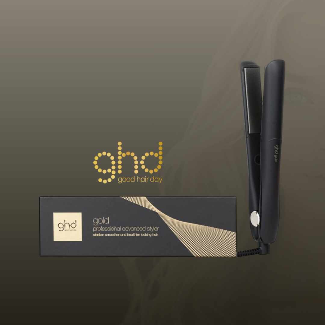 Plancha profesional que mantiene una temperatura constante de 185 °C (365 °F), considerada la temperatura óptima para lograr un estilizado eficaz sin exponer el cabello a un calor excesivo. Sus placas flotantes de cerámica se deslizan suavemente sobre cada mechón, permitiéndote crear alisados impecables, ondas suaves o rizos definidos con facilidad. Elimina frizz, brillo y suavidad.Es una herramienta versátil, perfecta para el uso diario y para todo tipo de cabello. ghd gold 1 flat iron hair straightener 